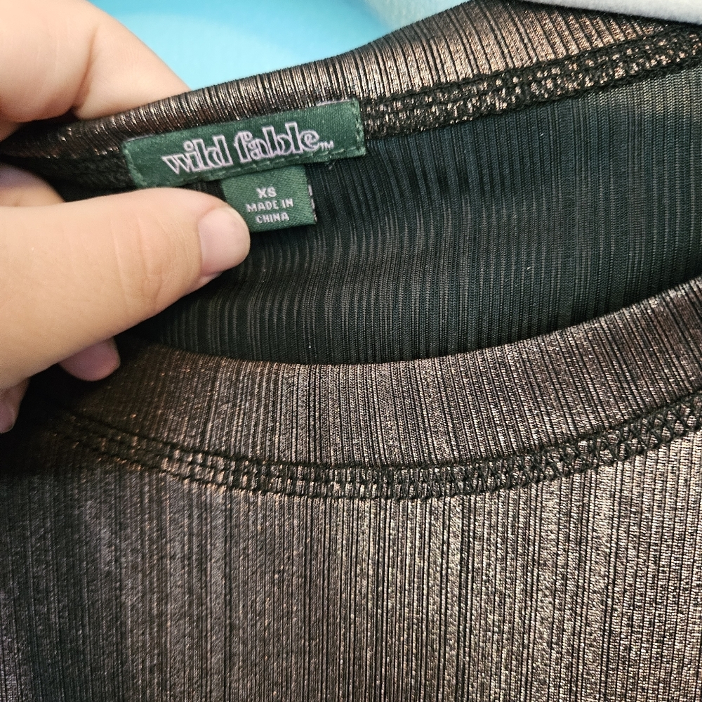 Cropped Wild Fable top in bronze. Size XS - Picture 2 of 3